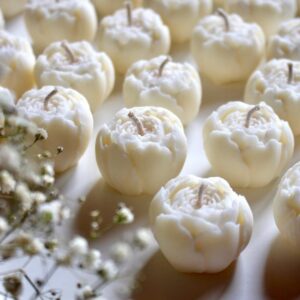 Lumanare marturii nunta sau botez in forma de bujorei Essenti