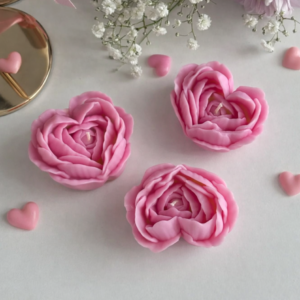 Lumanare in forma de inima cu petale de bujor, marturie de nunta sau botez Essenti